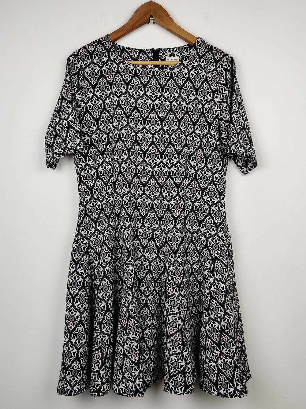 Buy online pre-used pre-loved 100% authentic & Original branded H&M (MF-509) available in Pakistan. Top international brands avilable.