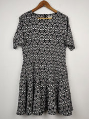 Buy online pre-used pre-loved 100% authentic & Original branded H&M (MF-509) available in Pakistan. Top international brands avilable.