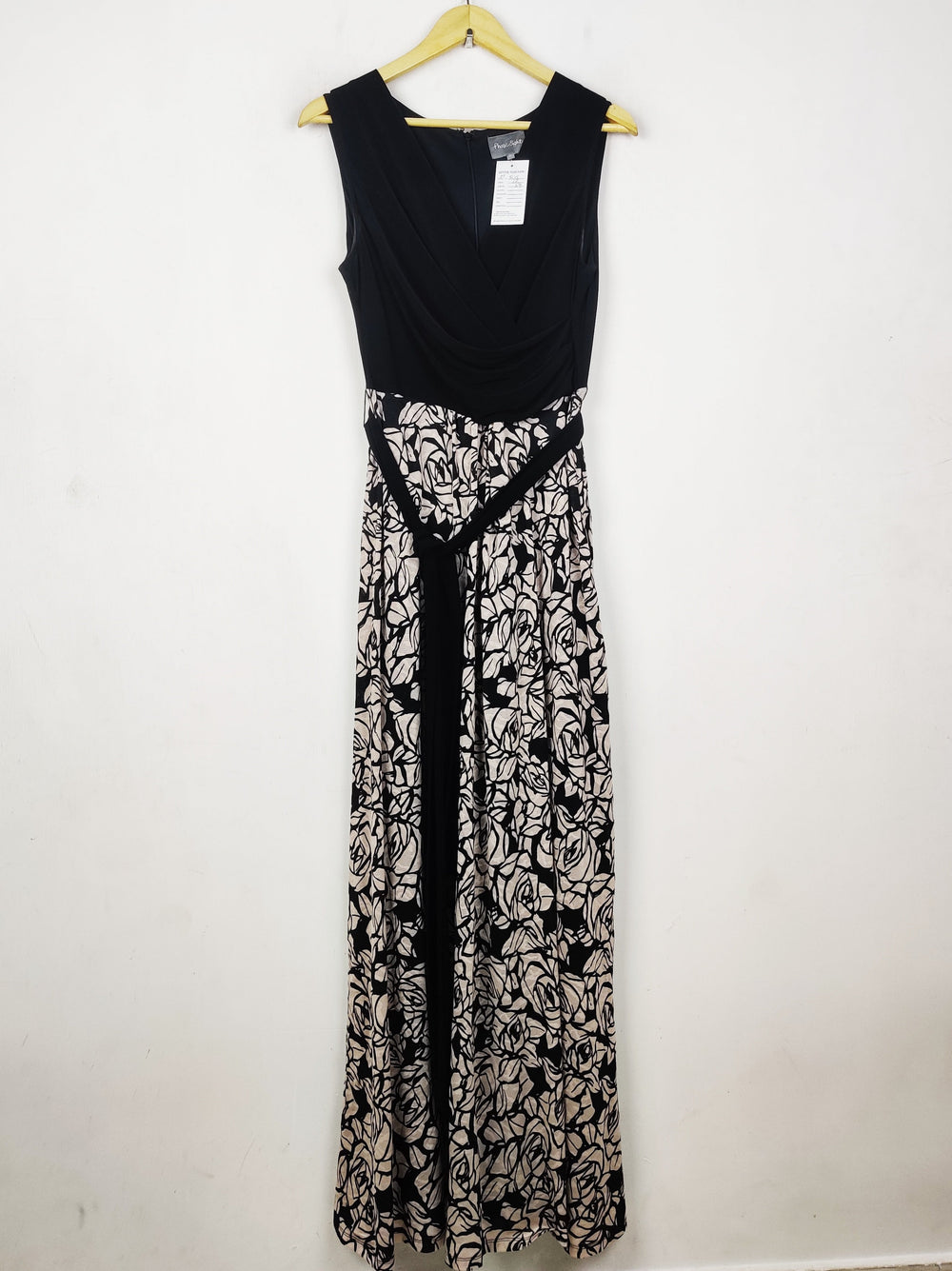 Buy online pre-used pre-loved 100% authentic & Original branded Phase Eight (MF-5115) available in Pakistan. Top international brands avilable.