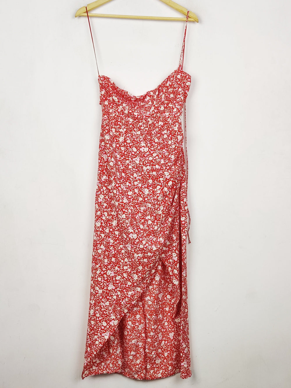 Buy online pre-used pre-loved 100% authentic & Original branded Zara (MF-5137) available in Pakistan. Top international brands avilable.