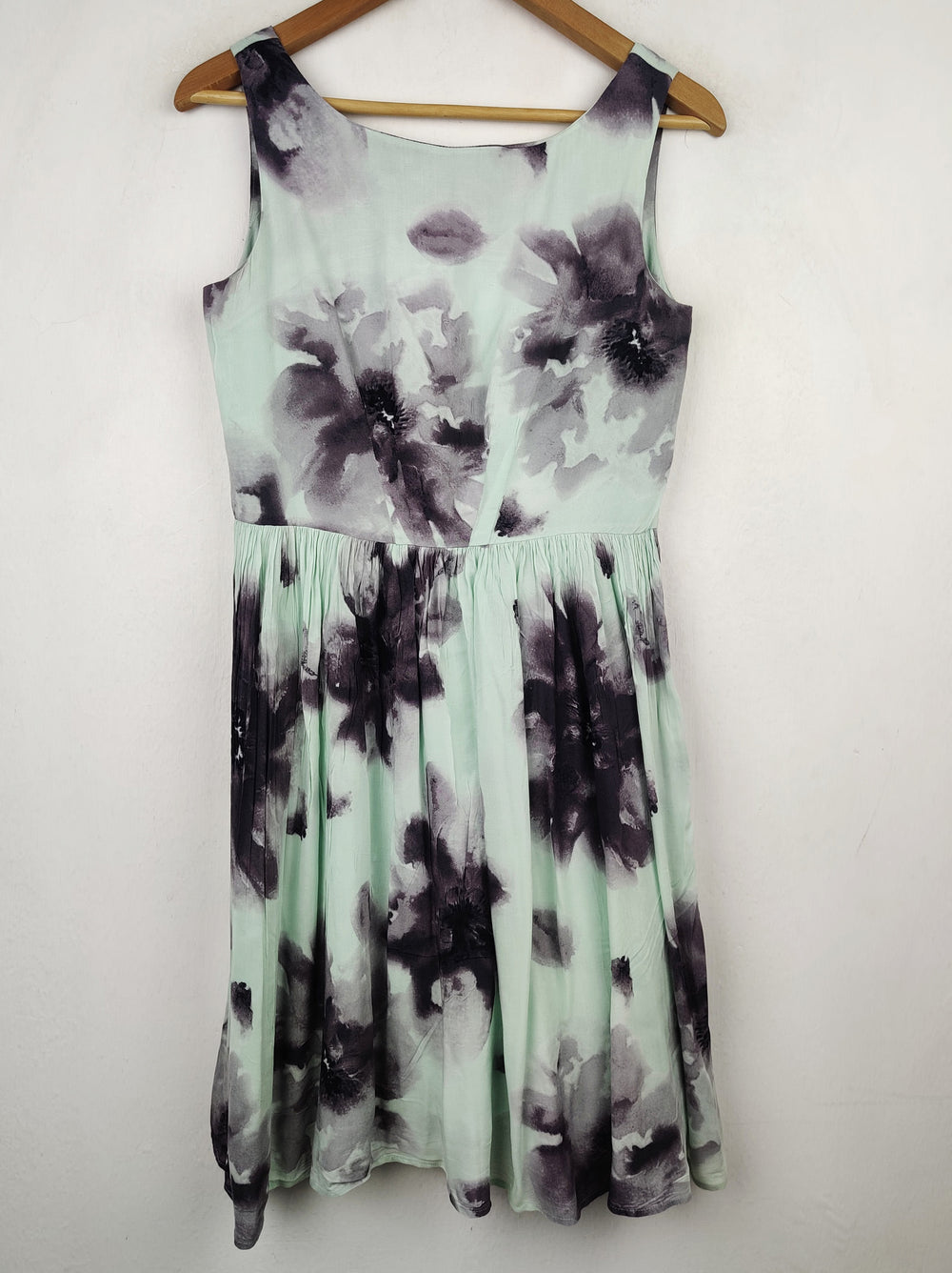 Buy online pre-used pre-loved 100% authentic & Original branded Apricot (MF-51) available in Pakistan. Top international brands avilable.