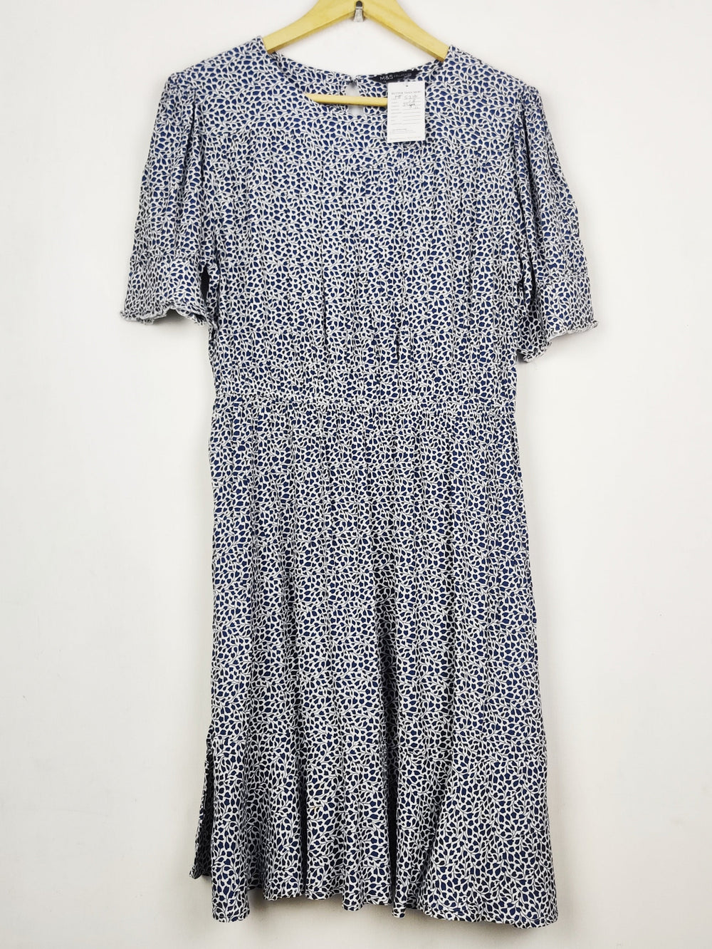 Buy online pre-used pre-loved 100% authentic & Original branded Marks & Spencer (MF-5316) available in Pakistan. Top international brands avilable.