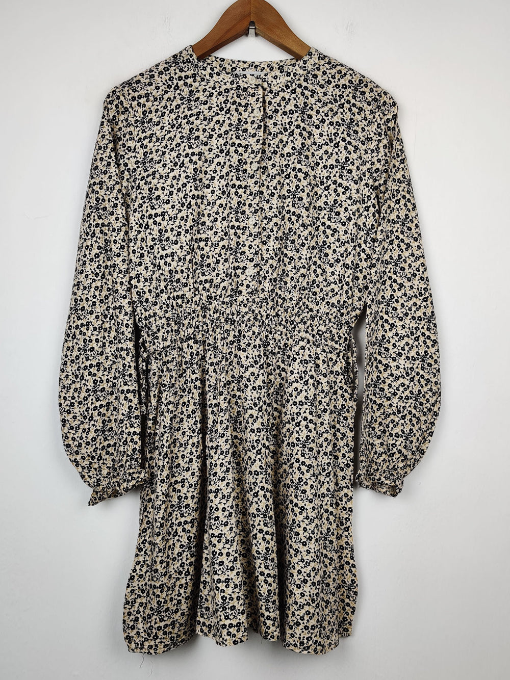 Buy online pre-used pre-loved 100% authentic & Original branded Mango (MF-535) available in Pakistan. Top international brands avilable.