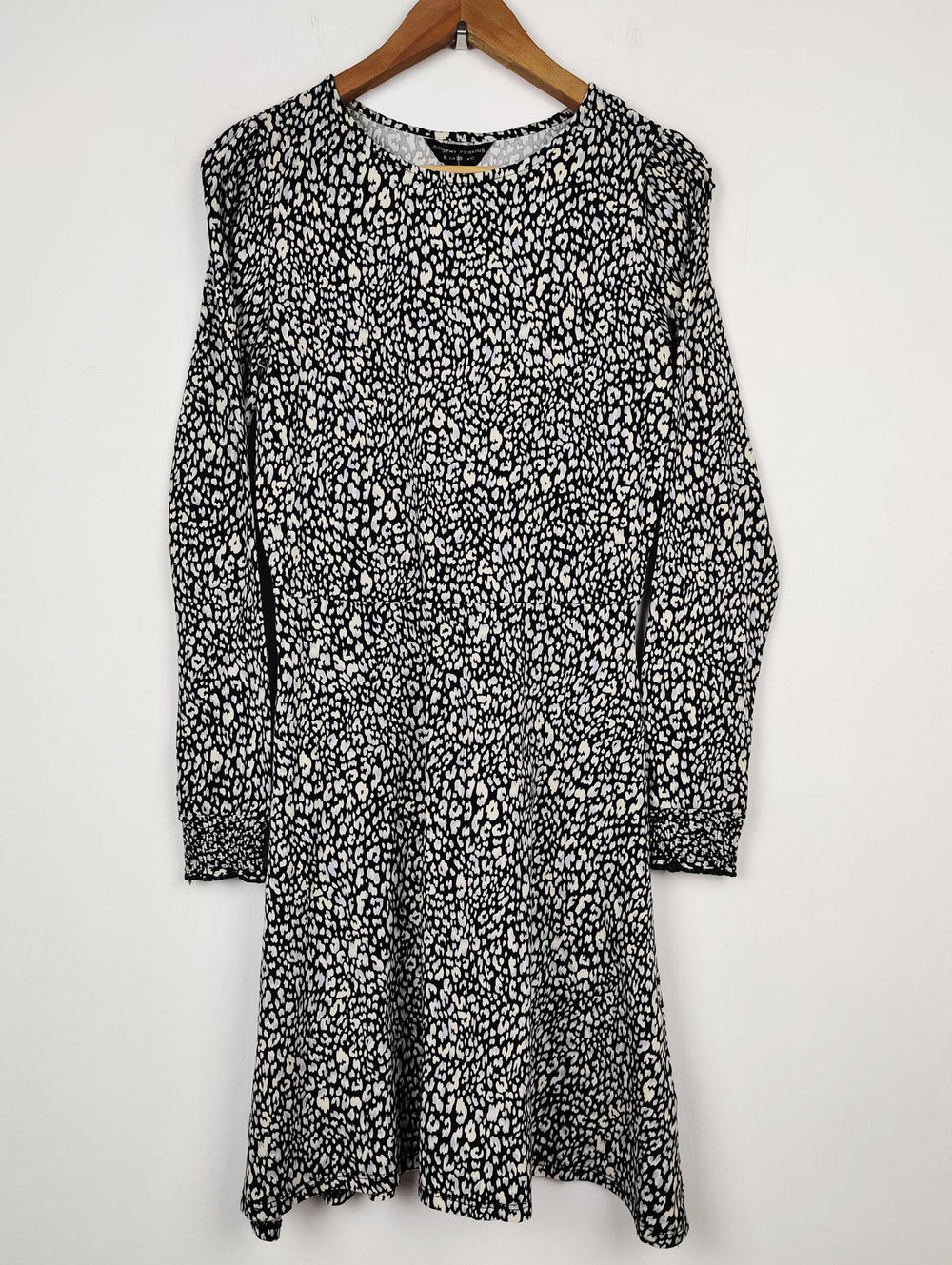 Buy online pre-used pre-loved 100% authentic & Original branded Dorothy Perkins (MF-549) available in Pakistan. Top international brands avilable.