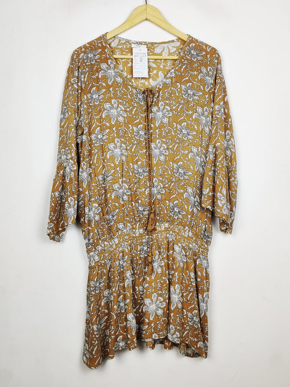 Buy online pre-used pre-loved 100% authentic & Original branded Mussarat Ahmed (MF-5541) available in Pakistan. Top international brands avilable.