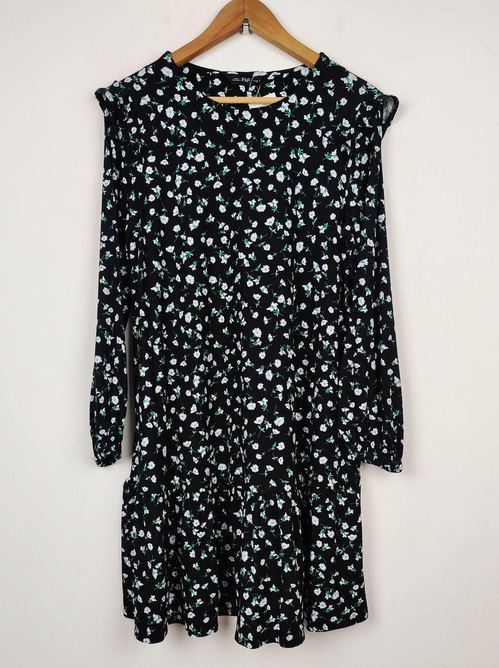 Buy online pre-used pre-loved 100% authentic & Original branded F&F (MF-556) available in Pakistan. Top international brands avilable.