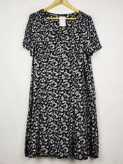 Buy online pre-used pre-loved 100% authentic & Original branded Marks & Spencer (MF-5583) available in Pakistan. Top international brands avilable.