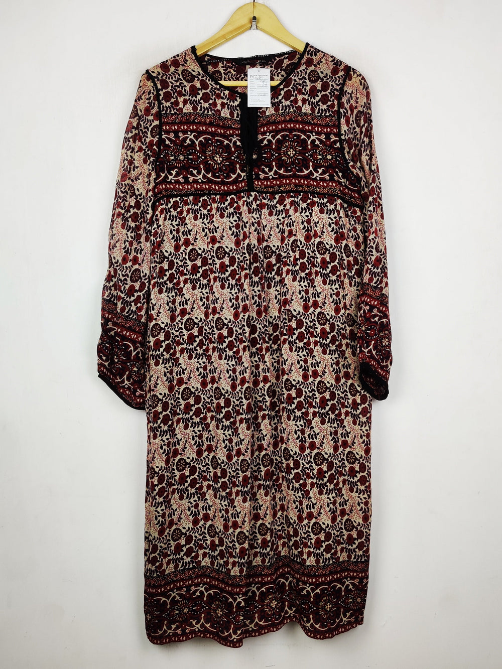 Buy online pre-used pre-loved 100% authentic & Original branded Zara (MF-5640) available in Pakistan. Top international brands avilable.