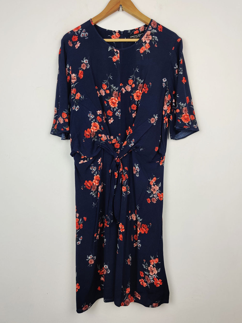 Buy online pre-used pre-loved 100% authentic & Original branded Dorothy Perkins (MF-566) available in Pakistan. Top international brands avilable.