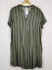 Buy online pre-used pre-loved 100% authentic & Original branded H&M (MF-5726) available in Pakistan. Top international brands avilable.