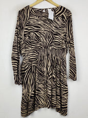 Buy online pre-used pre-loved 100% authentic & Original branded H&M (MF-5739) available in Pakistan. Top international brands avilable.