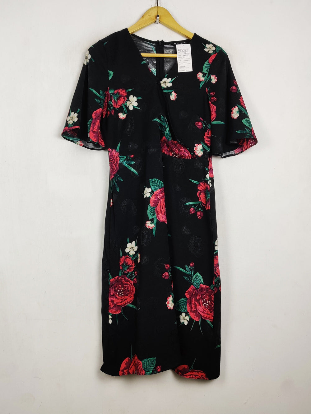 Buy online pre-used pre-loved 100% authentic & Original branded Peacocks (MF-5766) available in Pakistan. Top international brands avilable.