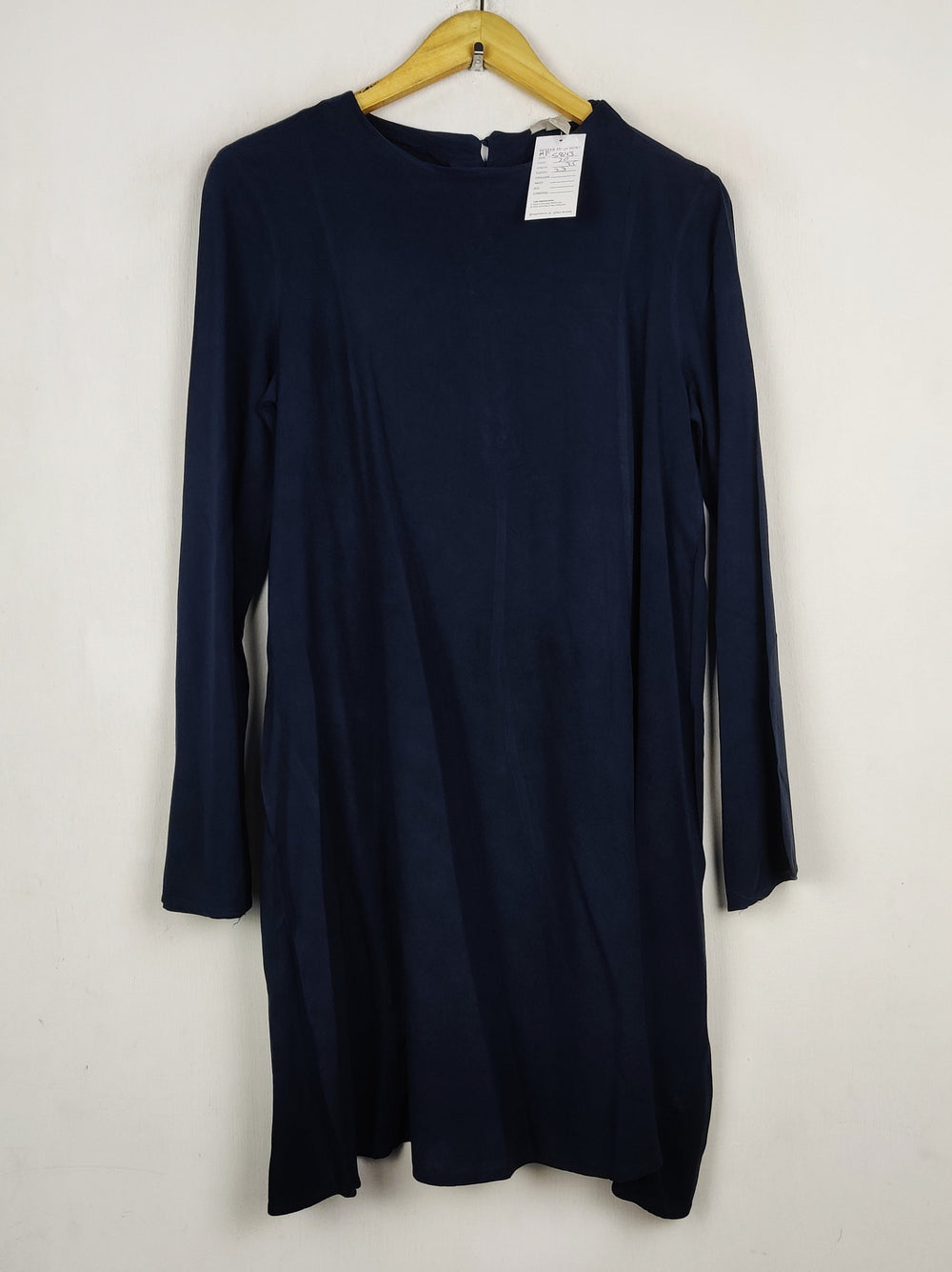 Buy online pre-used pre-loved 100% authentic & Original branded H&M (MF-5843) available in Pakistan. Top international brands avilable.