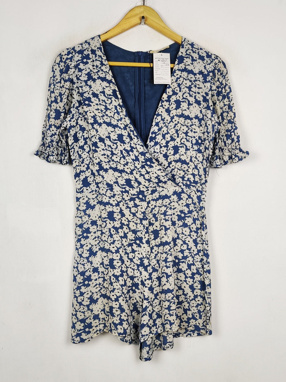 Buy online pre-used pre-loved 100% authentic & Original branded Mango (MF-5857) available in Pakistan. Top international brands avilable.