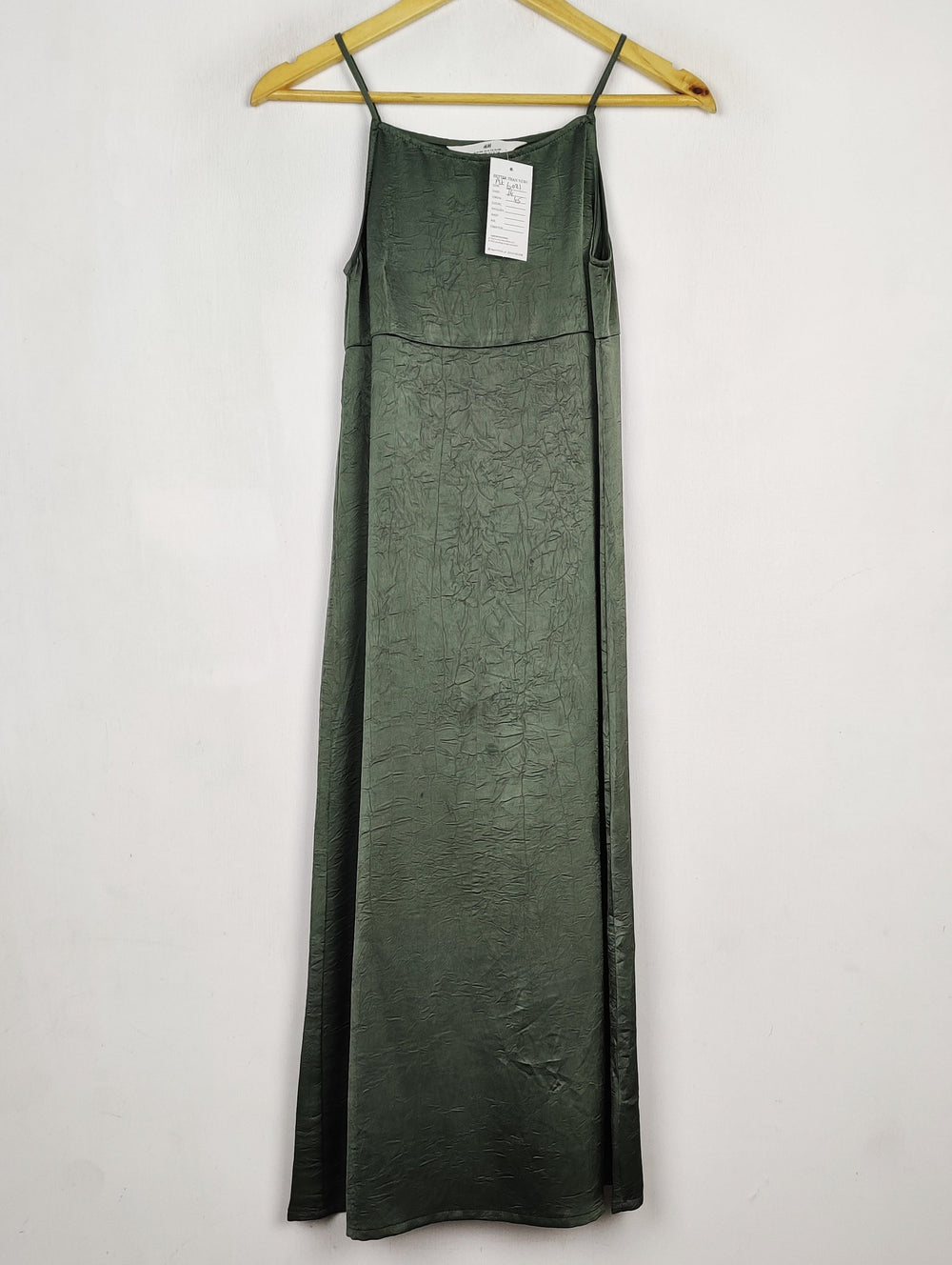 Buy online pre-used pre-loved 100% authentic & Original branded H&M (MF-6021) available in Pakistan. Top international brands avilable.