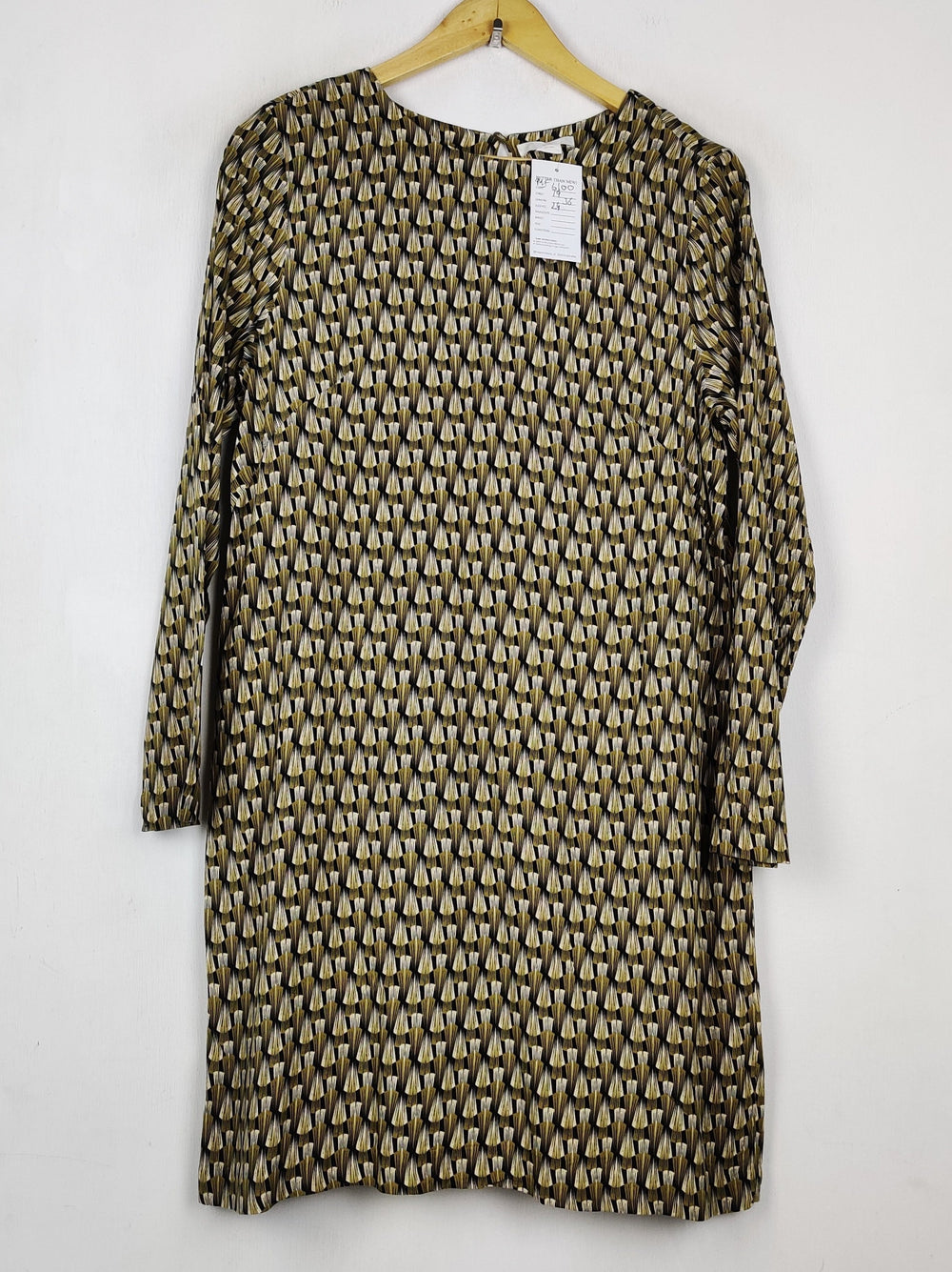 Buy online pre-used pre-loved 100% authentic & Original branded H&M (MF-6100) available in Pakistan. Top international brands avilable.