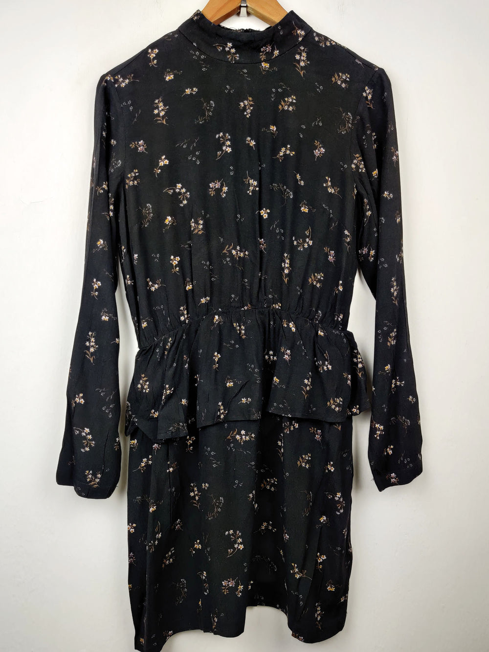 Buy online pre-used pre-loved 100% authentic & Original branded H&M (MF-618) available in Pakistan. Top international brands avilable.