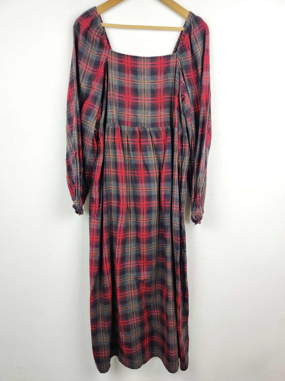 Buy online pre-used pre-loved 100% authentic & Original branded Tu (MF-645) available in Pakistan. Top international brands avilable.