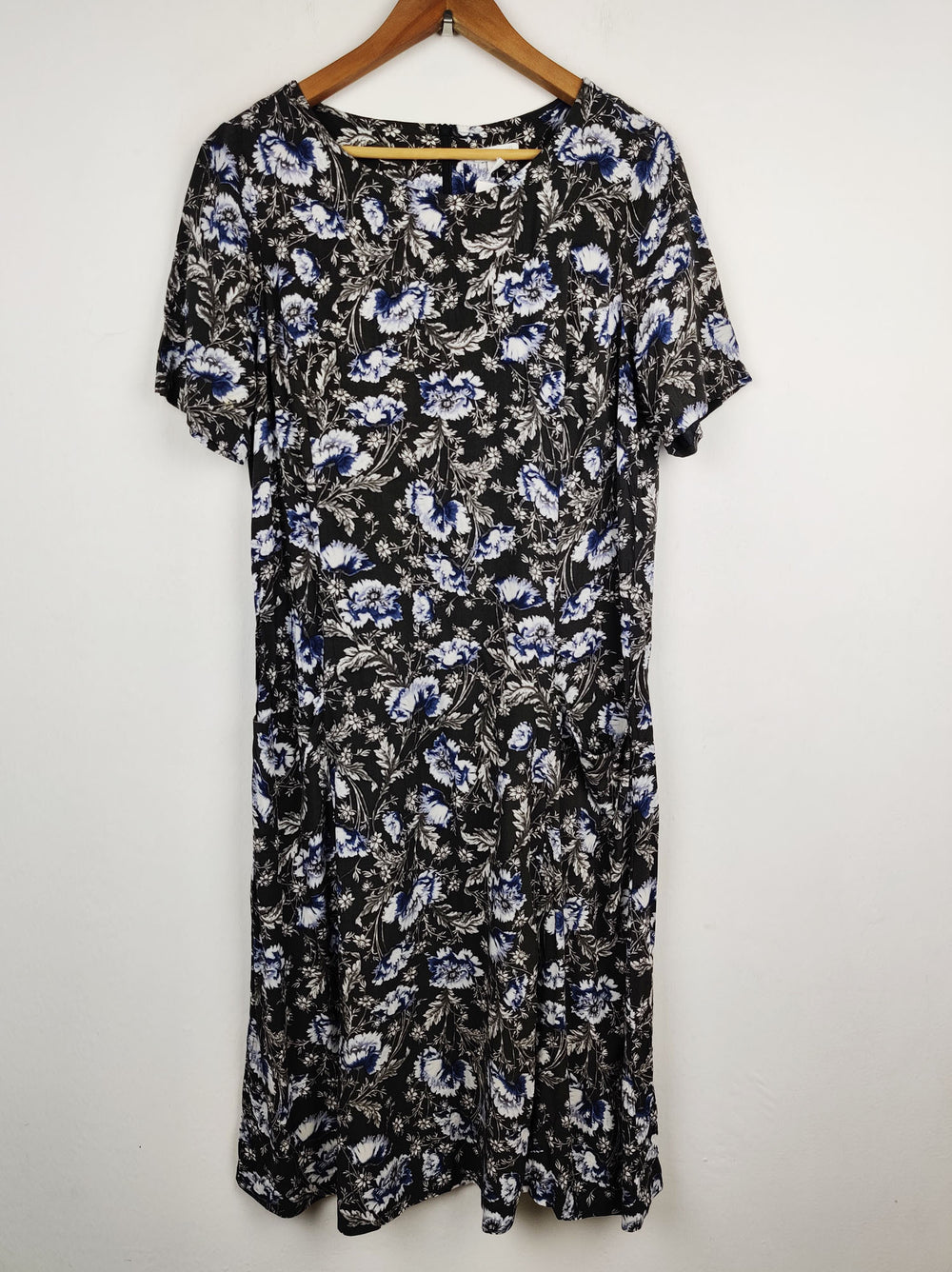 Buy online pre-used pre-loved 100% authentic & Original branded J.J (MF-649) available in Pakistan. Top international brands avilable.