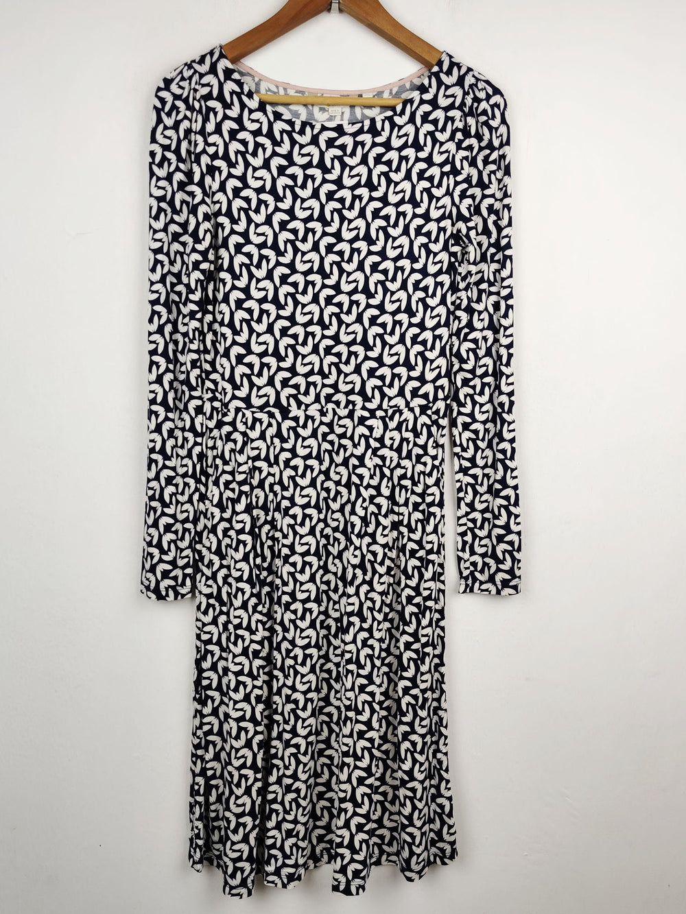 Buy online pre-used pre-loved 100% authentic & Original branded Boden (MF-682) available in Pakistan. Top international brands avilable.