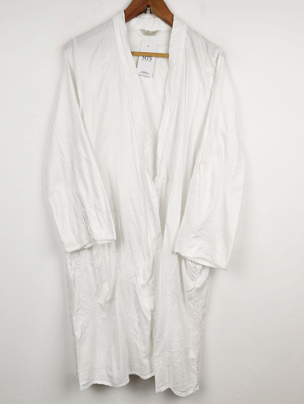 Buy online pre-used pre-loved 100% authentic & Original branded Nora Rose (MF-710) available in Pakistan. Top international brands avilable.