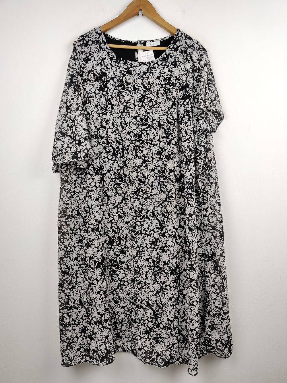 Buy online pre-used pre-loved 100% authentic & Original branded Yessica (MF-768) available in Pakistan. Top international brands avilable.