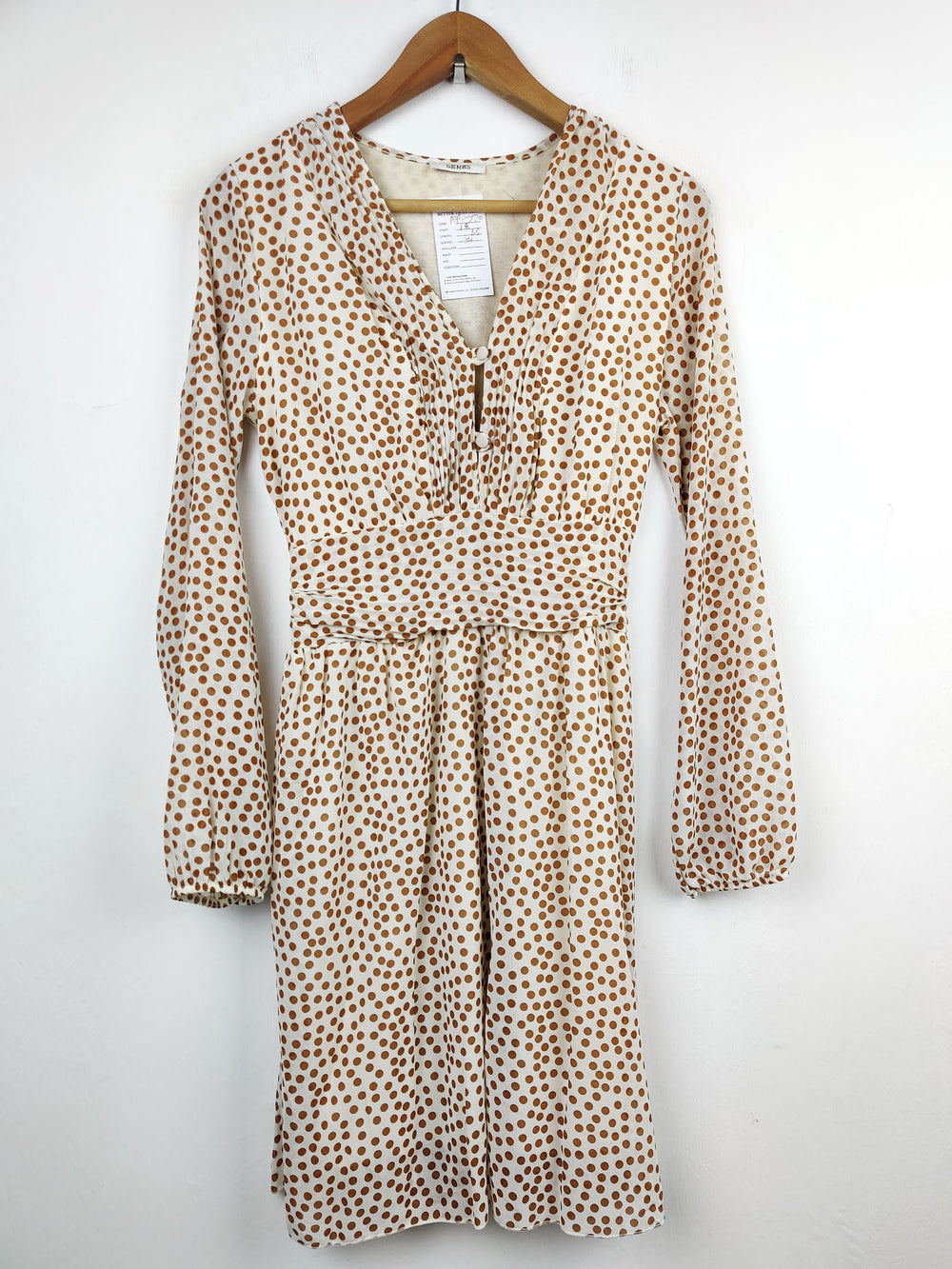 Buy online pre-used pre-loved 100% authentic & Original branded Senes (MF-770) available in Pakistan. Top international brands avilable.