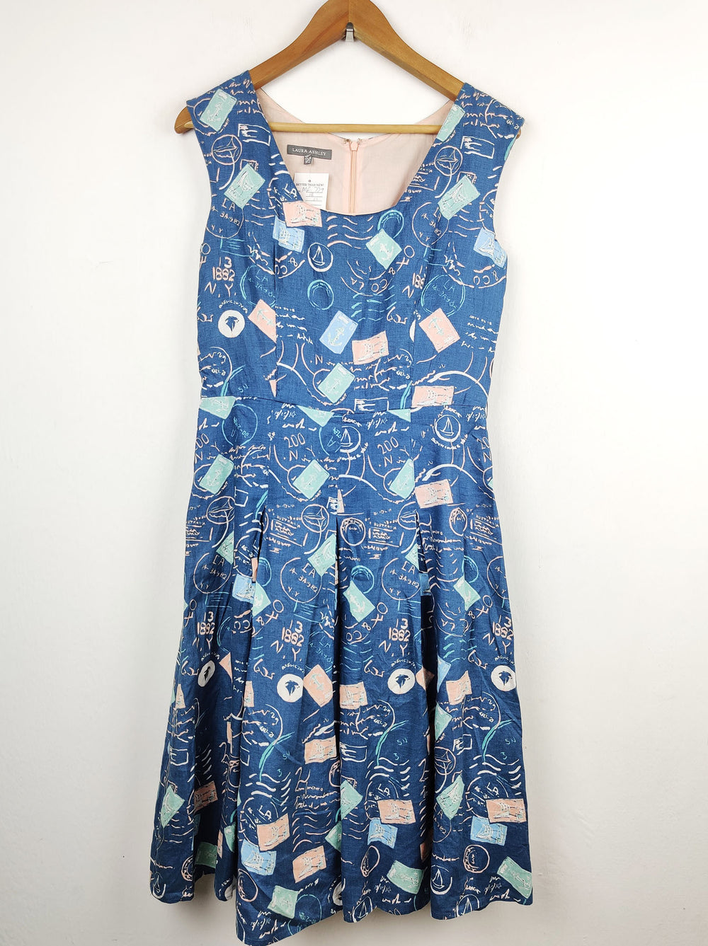 Buy online pre-used pre-loved 100% authentic & Original branded Laura Ashley (MF-779) available in Pakistan. Top international brands avilable.