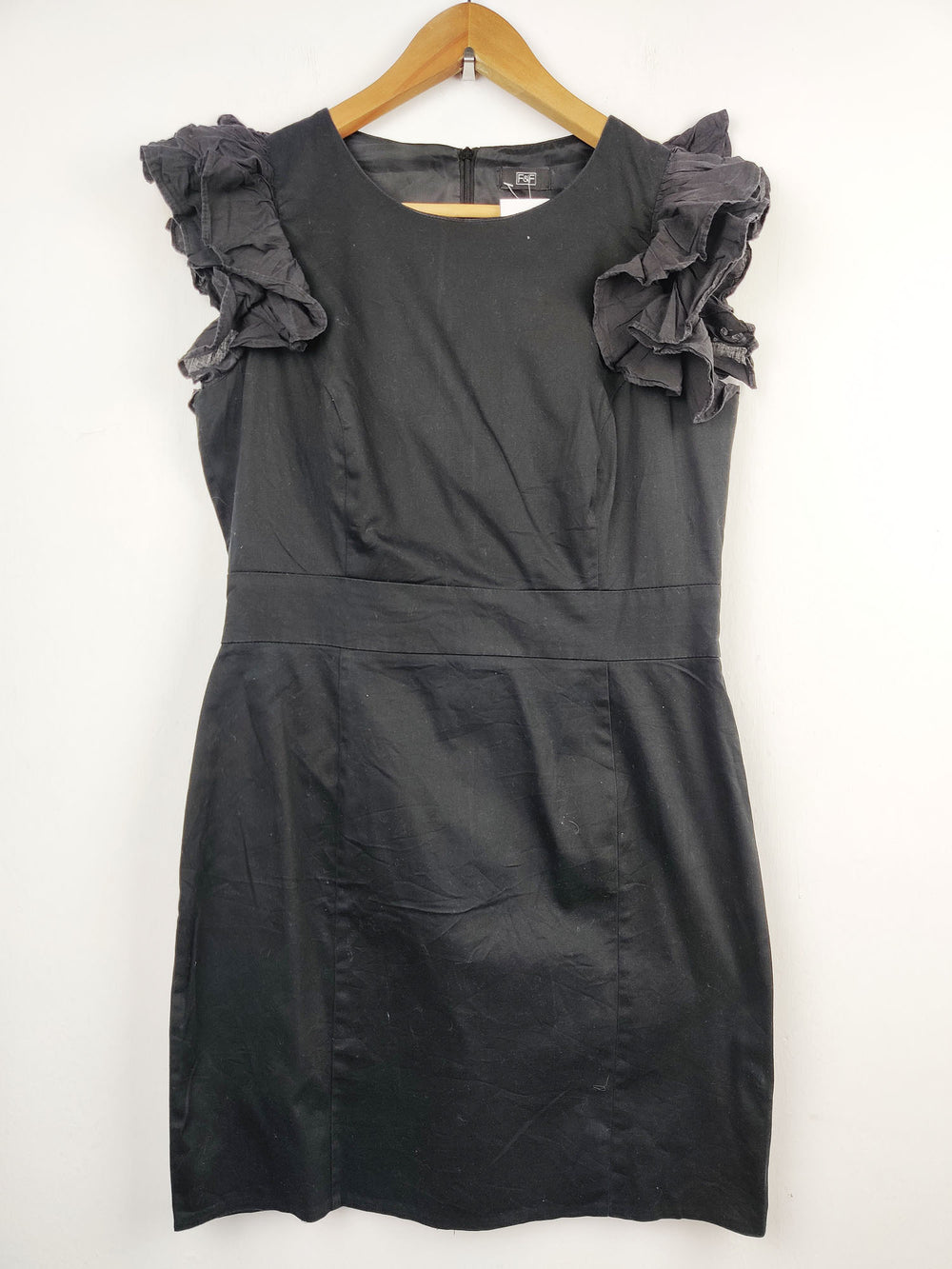 Buy online pre-used pre-loved 100% authentic & Original branded F&F (MF-797) available in Pakistan. Top international brands avilable.