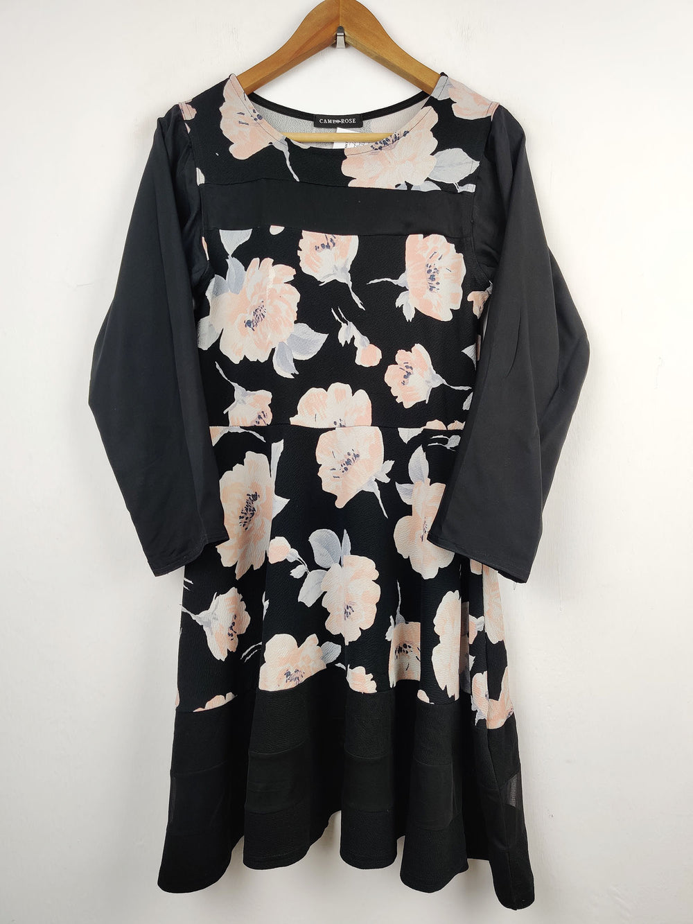 Buy online pre-used pre-loved 100% authentic & Original branded Cameo Rose (MF-799) available in Pakistan. Top international brands avilable.