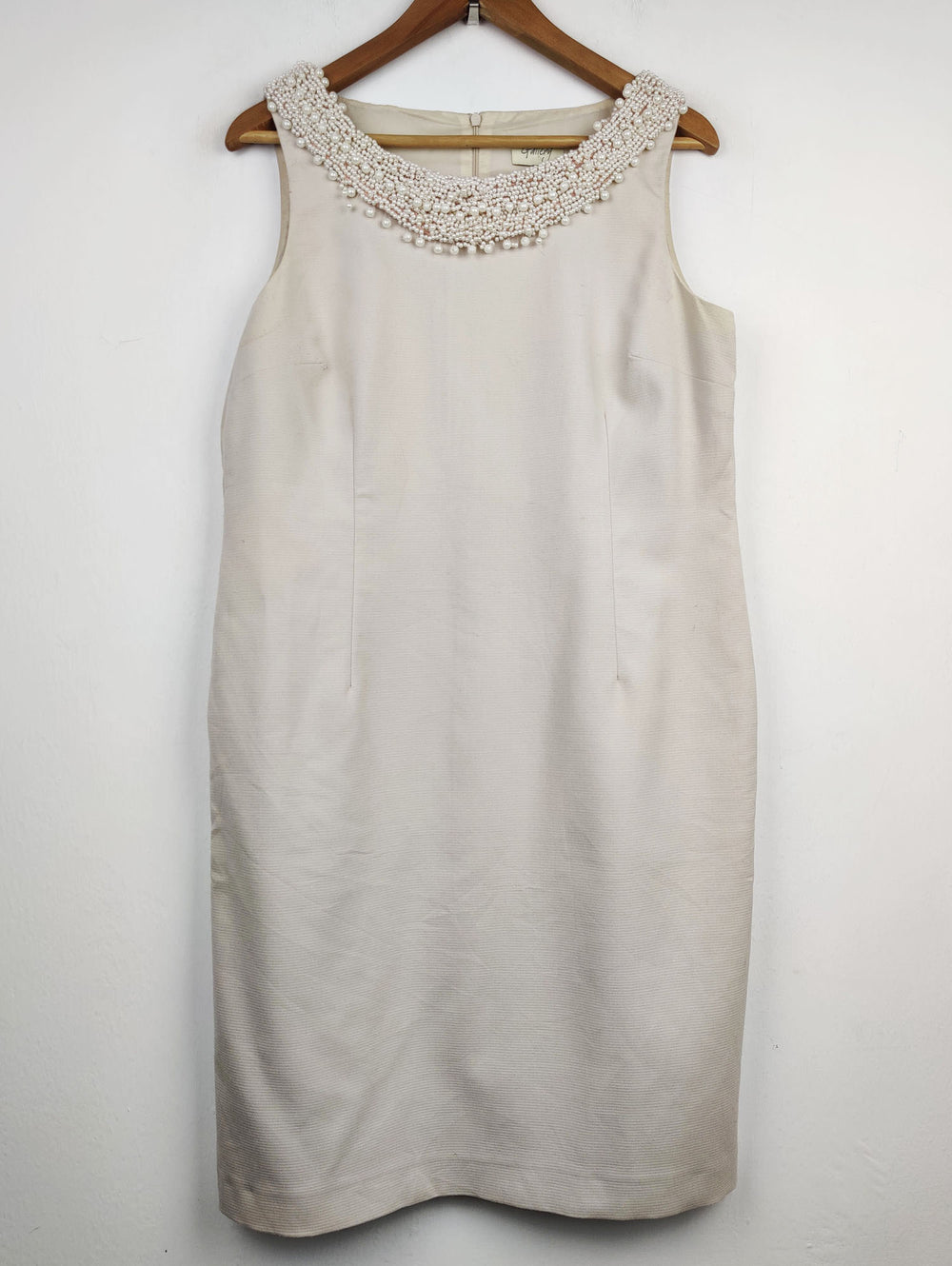 Buy online pre-used pre-loved 100% authentic & Original branded Gallery (MF-816) available in Pakistan. Top international brands avilable.