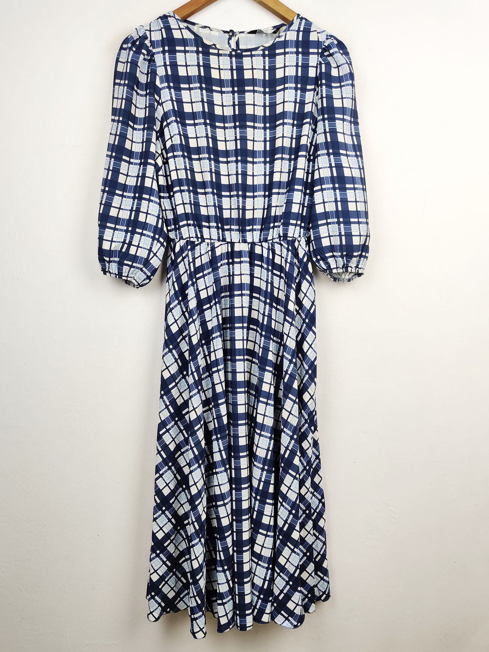 Buy online pre-used pre-loved 100% authentic & Original branded F&F (MF-843) available in Pakistan. Top international brands avilable.