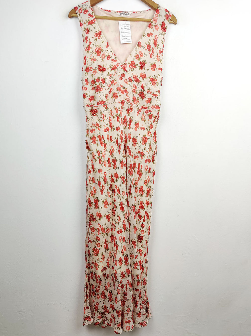 Buy online pre-used pre-loved 100% authentic & Original branded Canvas (MF-849) available in Pakistan. Top international brands avilable.