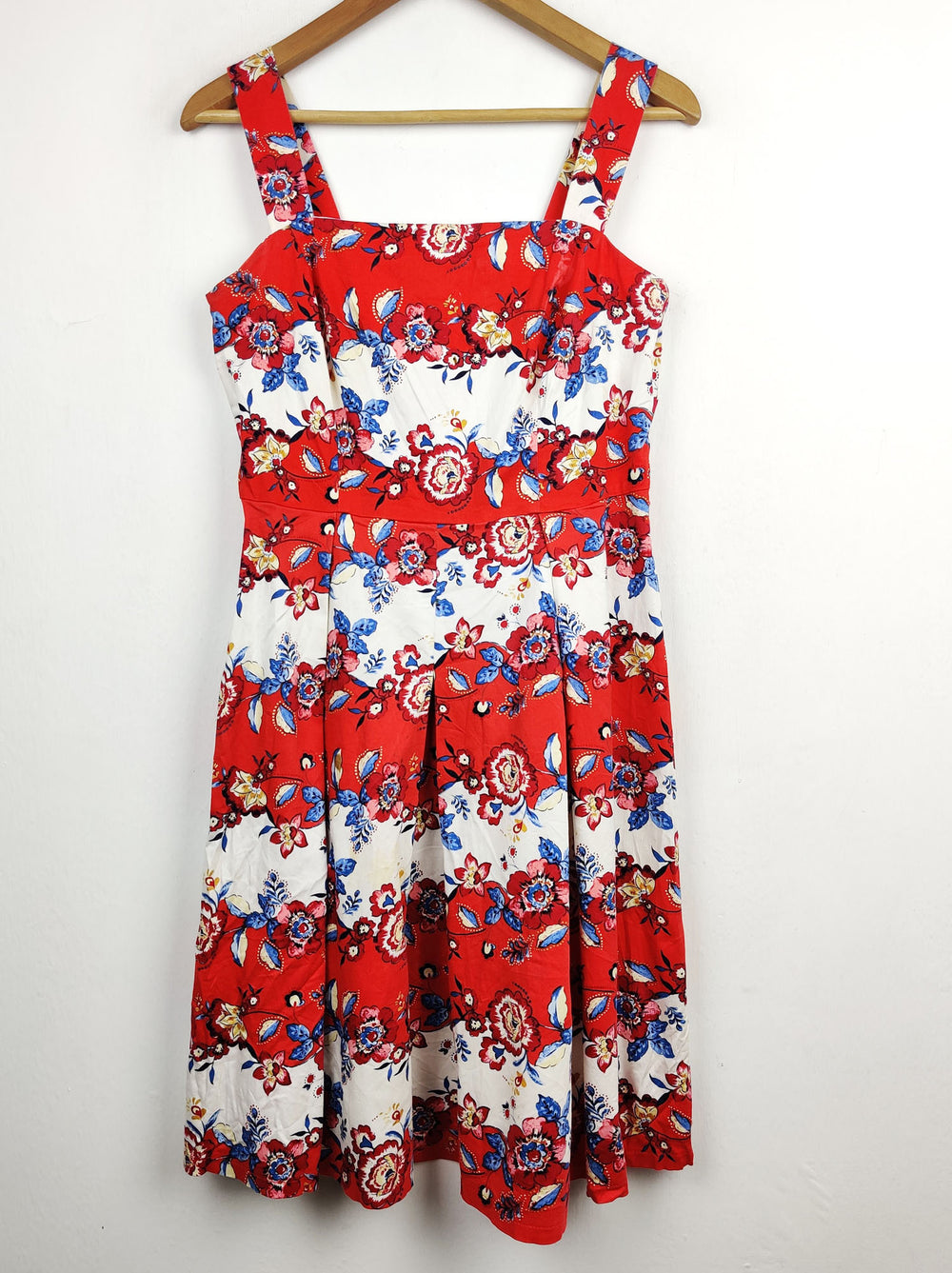 Buy online pre-used pre-loved 100% authentic & Original branded Tu (MF-855) available in Pakistan. Top international brands avilable.