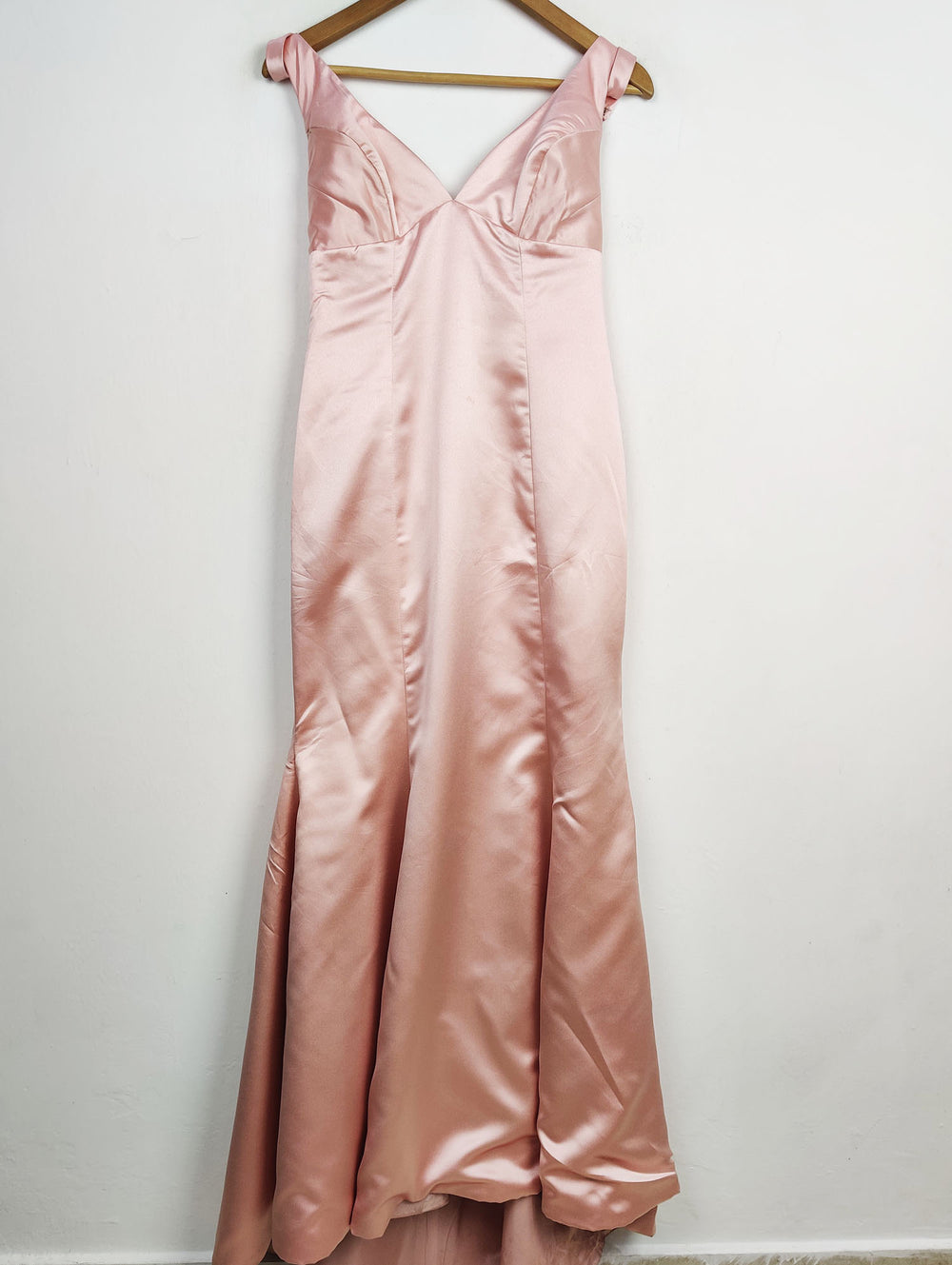 Buy online pre-used pre-loved 100% authentic & Original branded Unknown Brand (MF-895) available in Pakistan. Top international brands avilable.