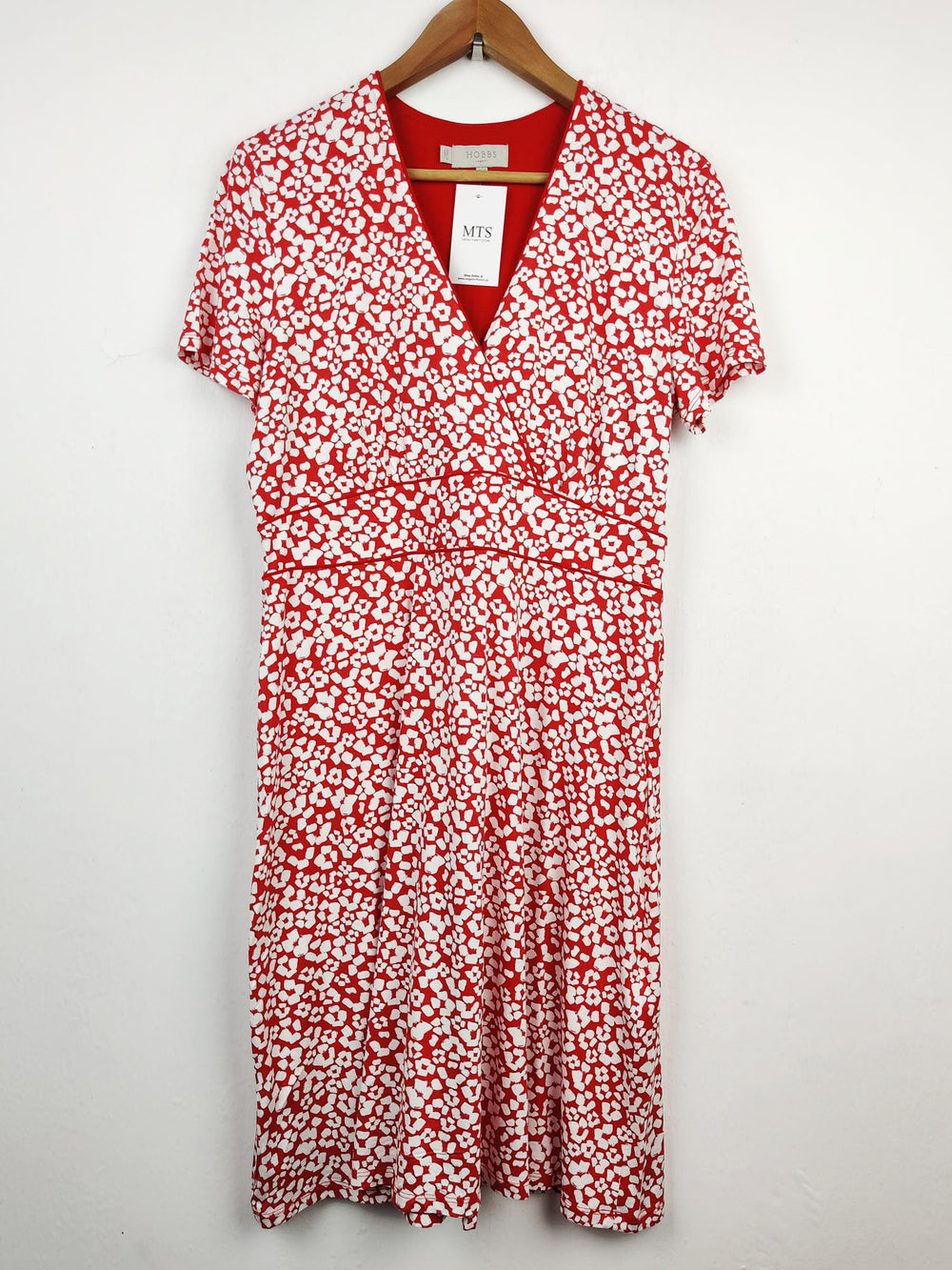 Buy online pre-used pre-loved 100% authentic & Original branded Hobbs (MF-990) available in Pakistan. Top international brands avilable.