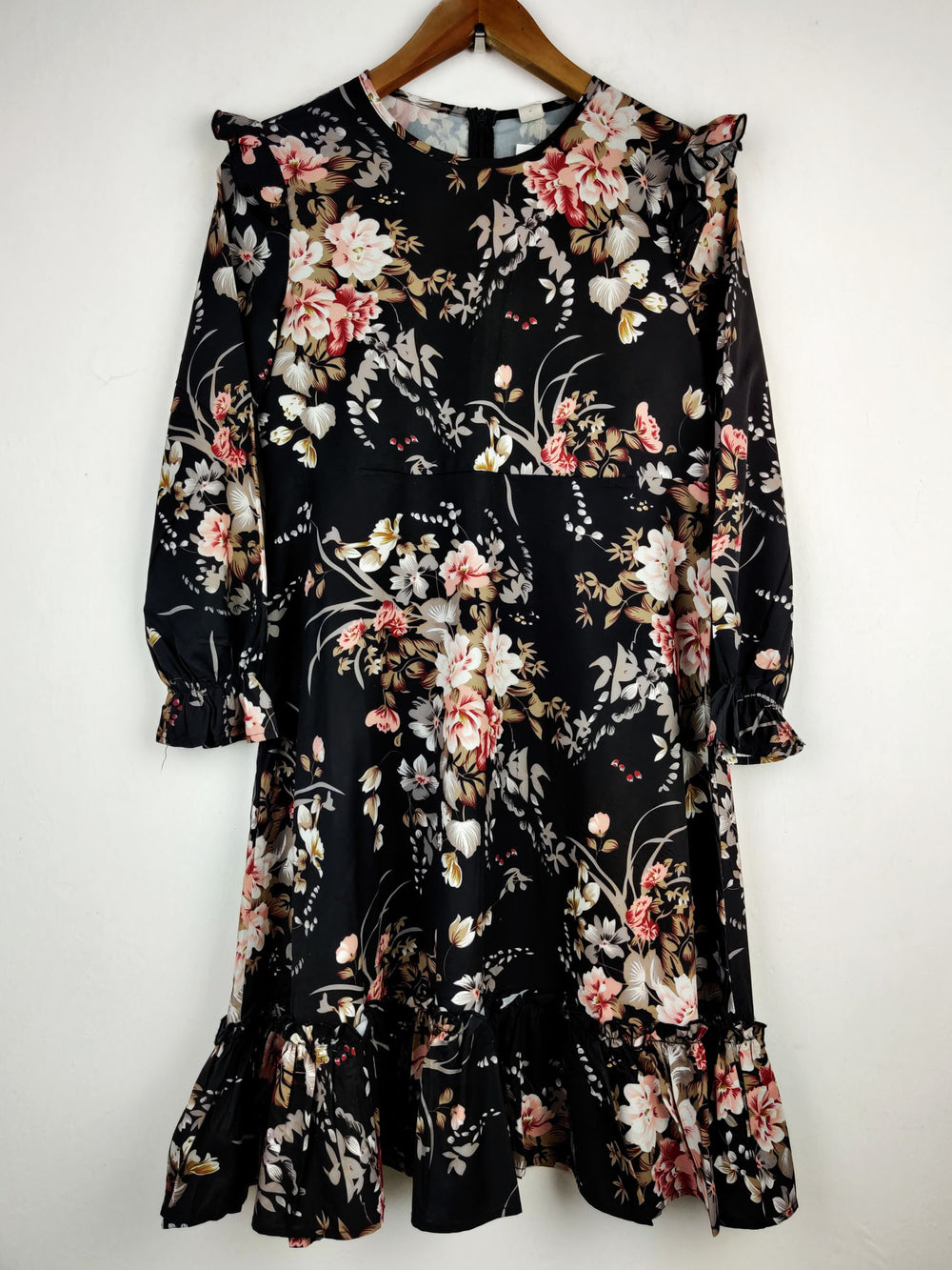 Buy online pre-used pre-loved 100% authentic & Original branded Shein (MF-997) available in Pakistan. Top international brands avilable.