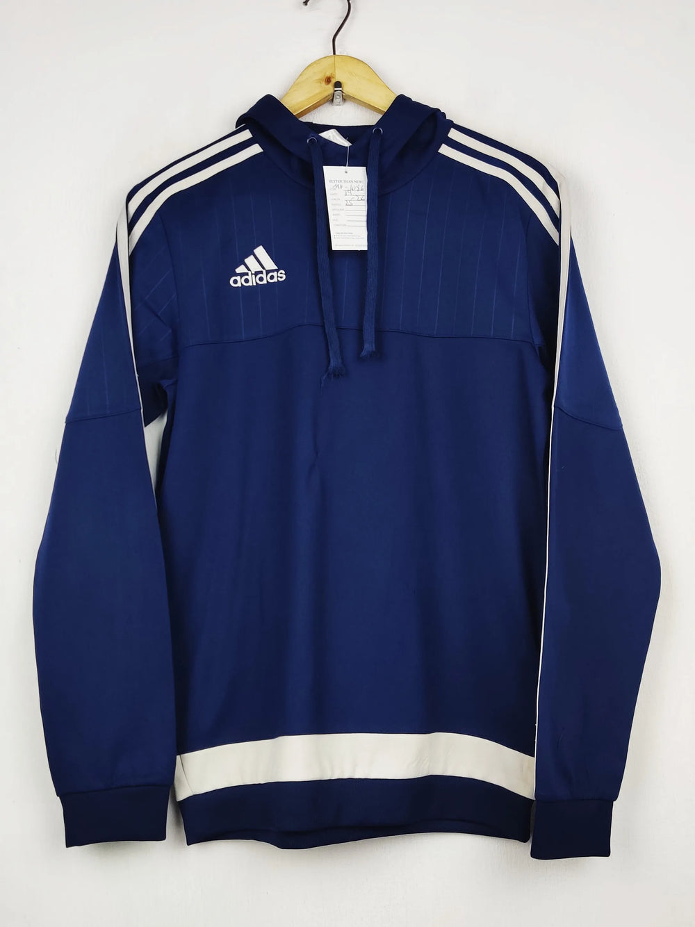 Buy online pre-used pre-loved 100% authentic & Original branded A.D.I.D.A.S (MH-1086) available in Pakistan. Top international brands avilable.