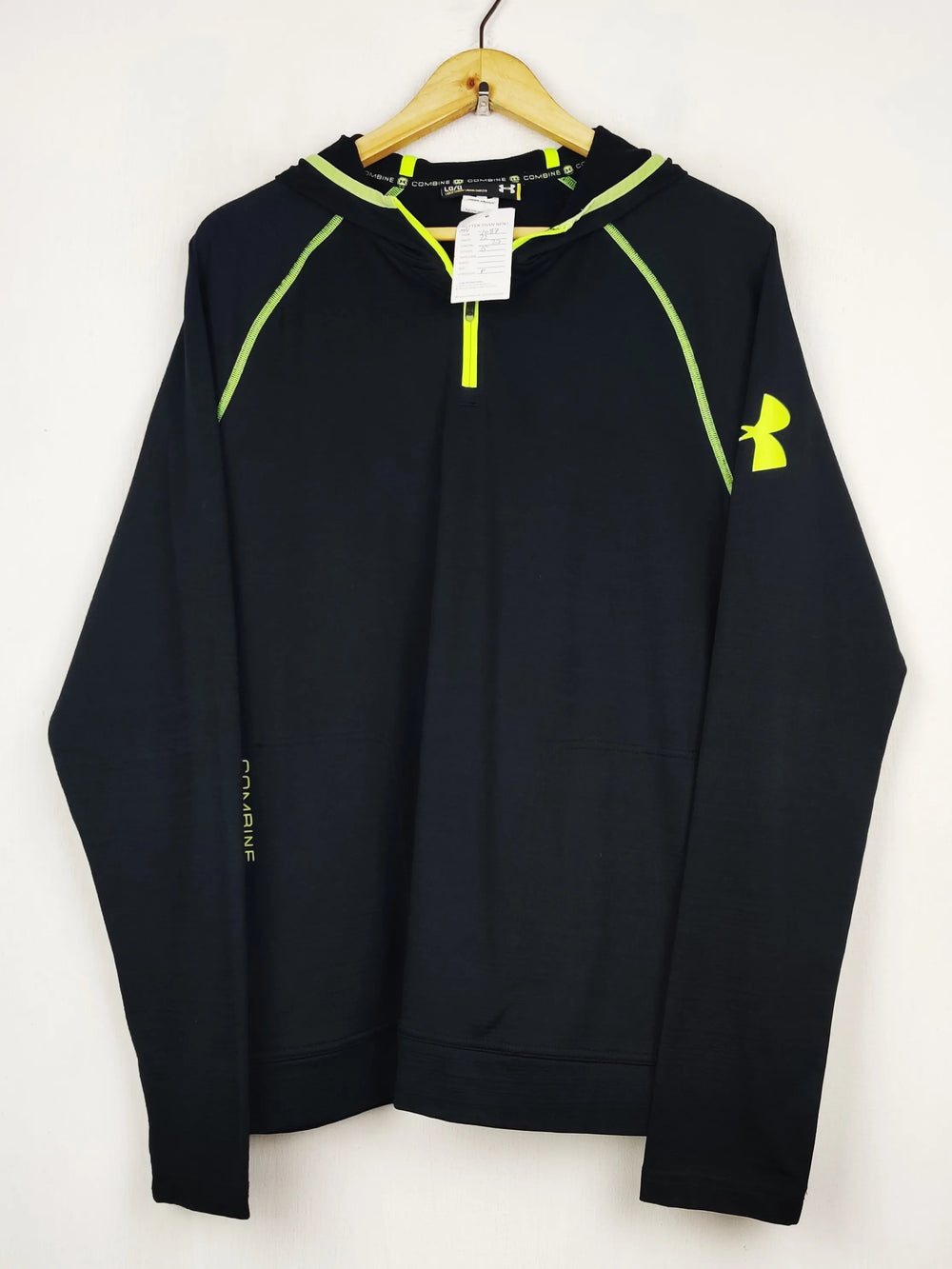 Buy online pre-used pre-loved 100% authentic & Original branded U.N.D.E.R A.R.M.O.U.R (MH-1087) available in Pakistan. Top international brands avilable.