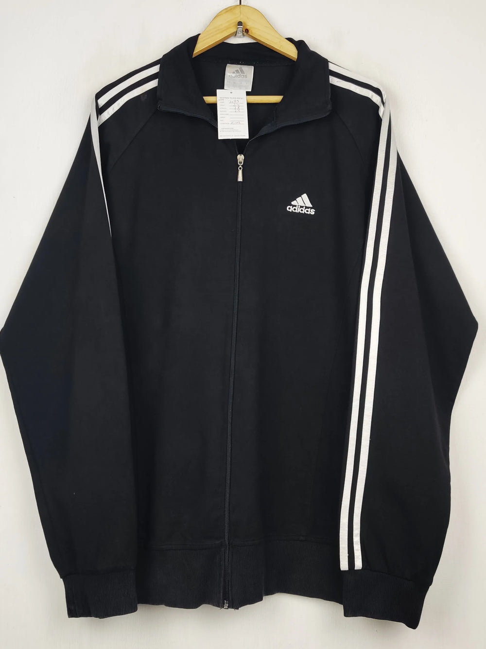 Buy online pre-used pre-loved 100% authentic & Original branded A.D.I.D.A.S (MH-1089) available in Pakistan. Top international brands avilable.