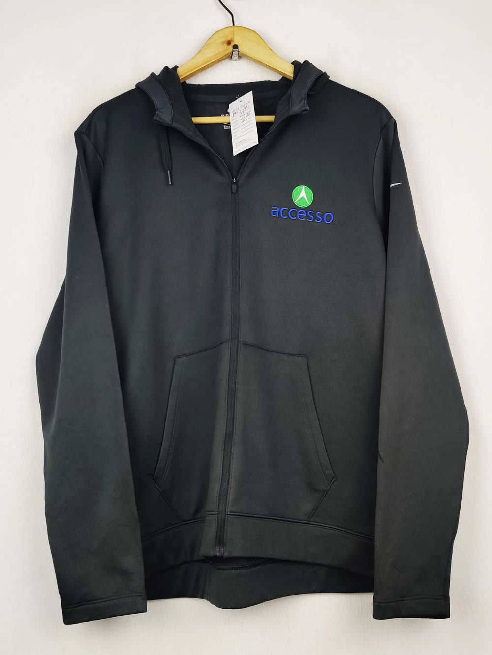 Buy online pre-used pre-loved 100% authentic & Original branded N.I.K.E (MH-1096) available in Pakistan. Top international brands avilable.
