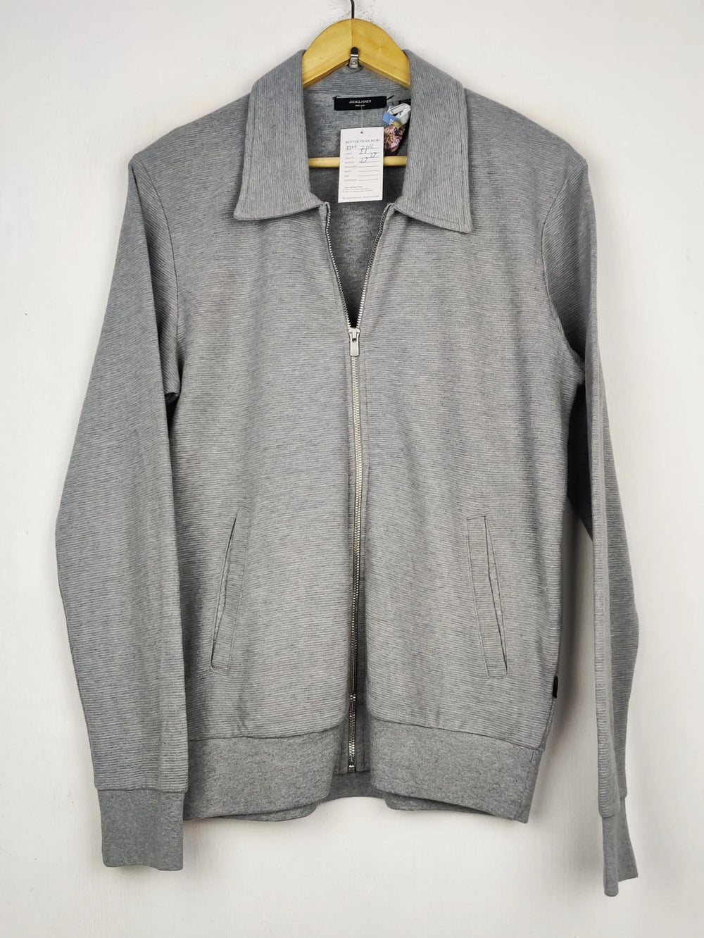 Buy online pre-used pre-loved 100% authentic & Original branded Jack Jones (MH-202) available in Pakistan. Top international brands avilable.