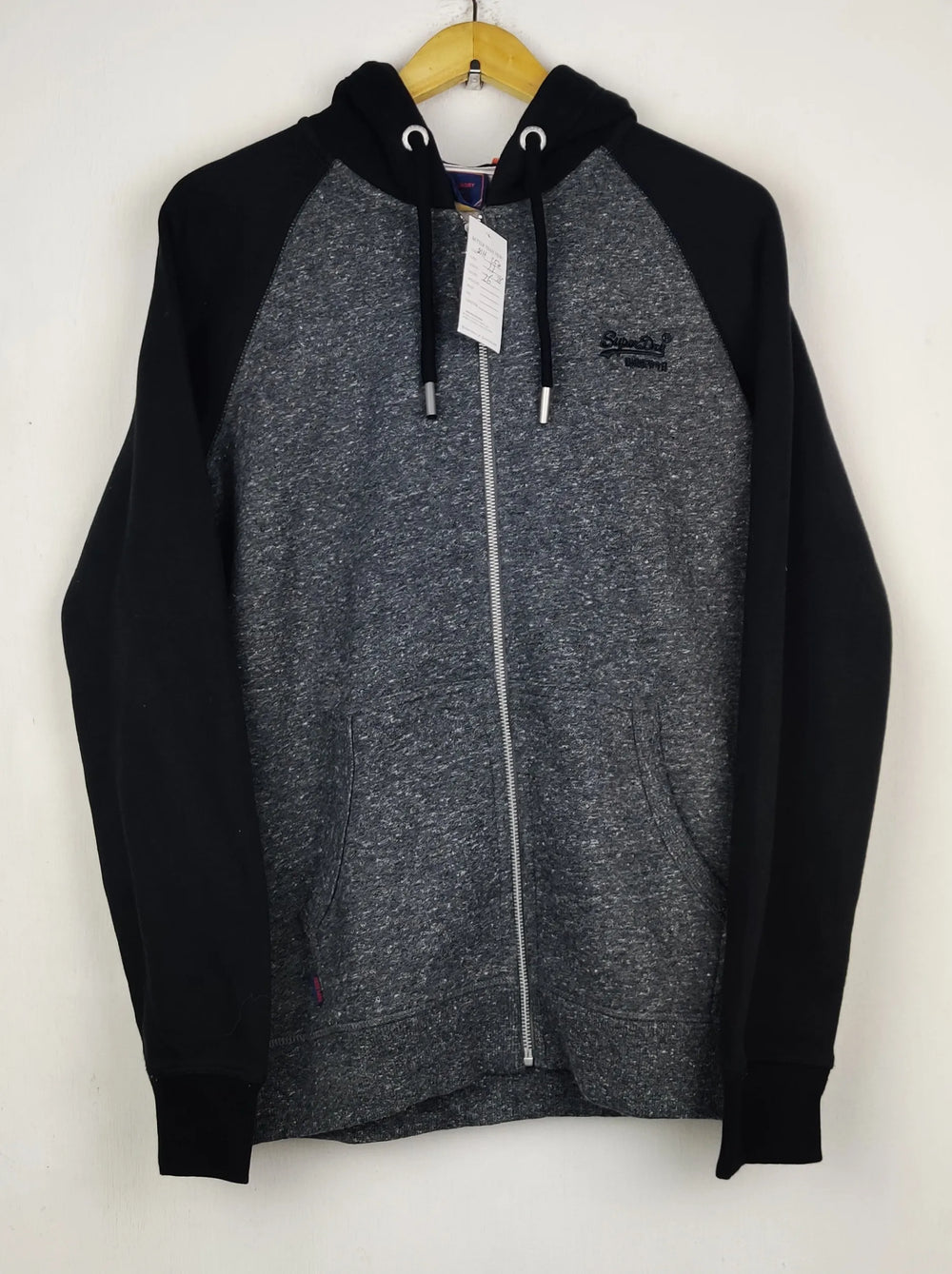 Buy online pre-used pre-loved 100% authentic & Original branded Superdry (MH-250) available in Pakistan. Top international brands avilable.