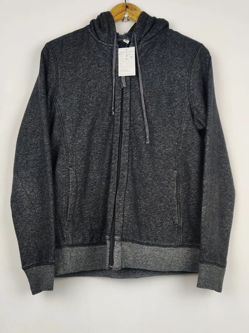 Buy online pre-used pre-loved 100% authentic & Original branded Uniqlo (MH-335) available in Pakistan. Top international brands avilable.