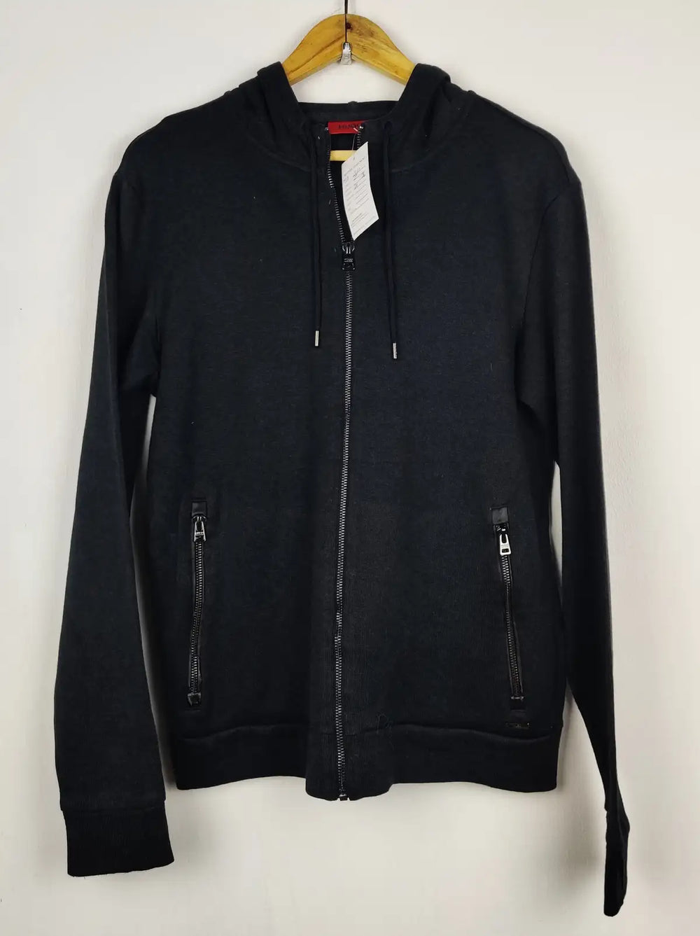 Buy online pre-used pre-loved 100% authentic & Original branded H.U.G.O. B.O.S.S. (MH-360) available in Pakistan. Top international brands avilable.