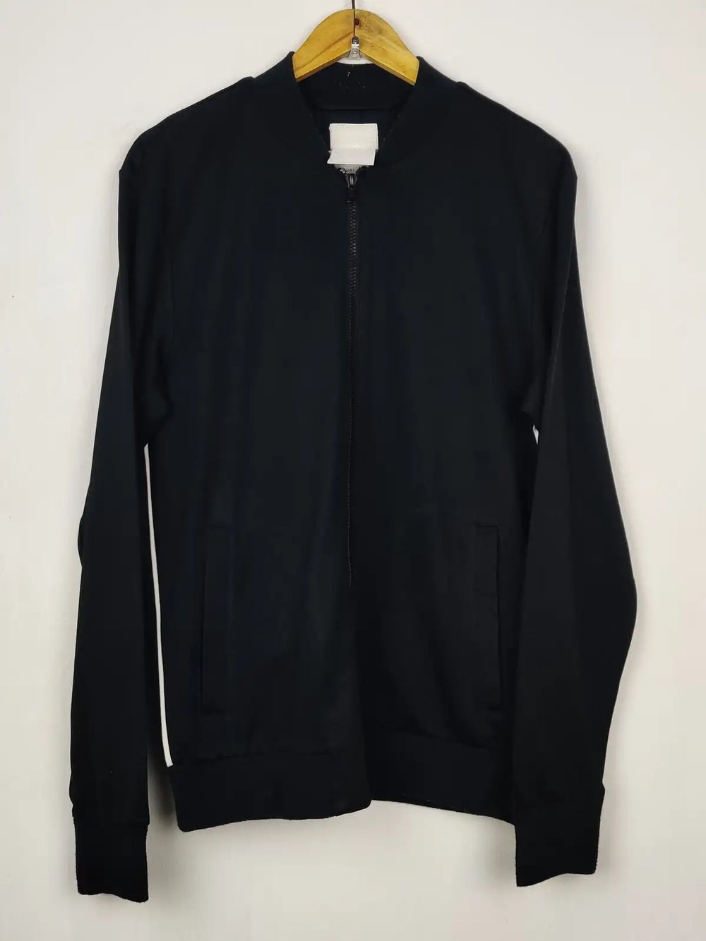 Buy online pre-used pre-loved 100% authentic & Original branded Casual Friday (MH-440) available in Pakistan. Top international brands avilable.