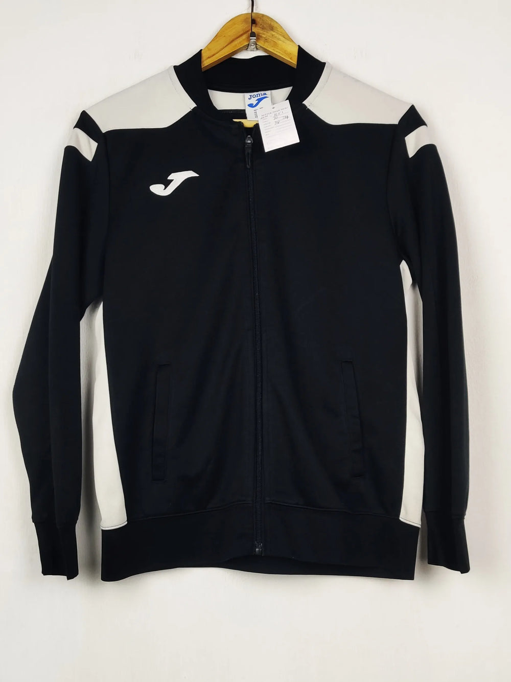 Buy online pre-used pre-loved 100% authentic & Original branded Joma (MH-851) available in Pakistan. Top international brands avilable.
