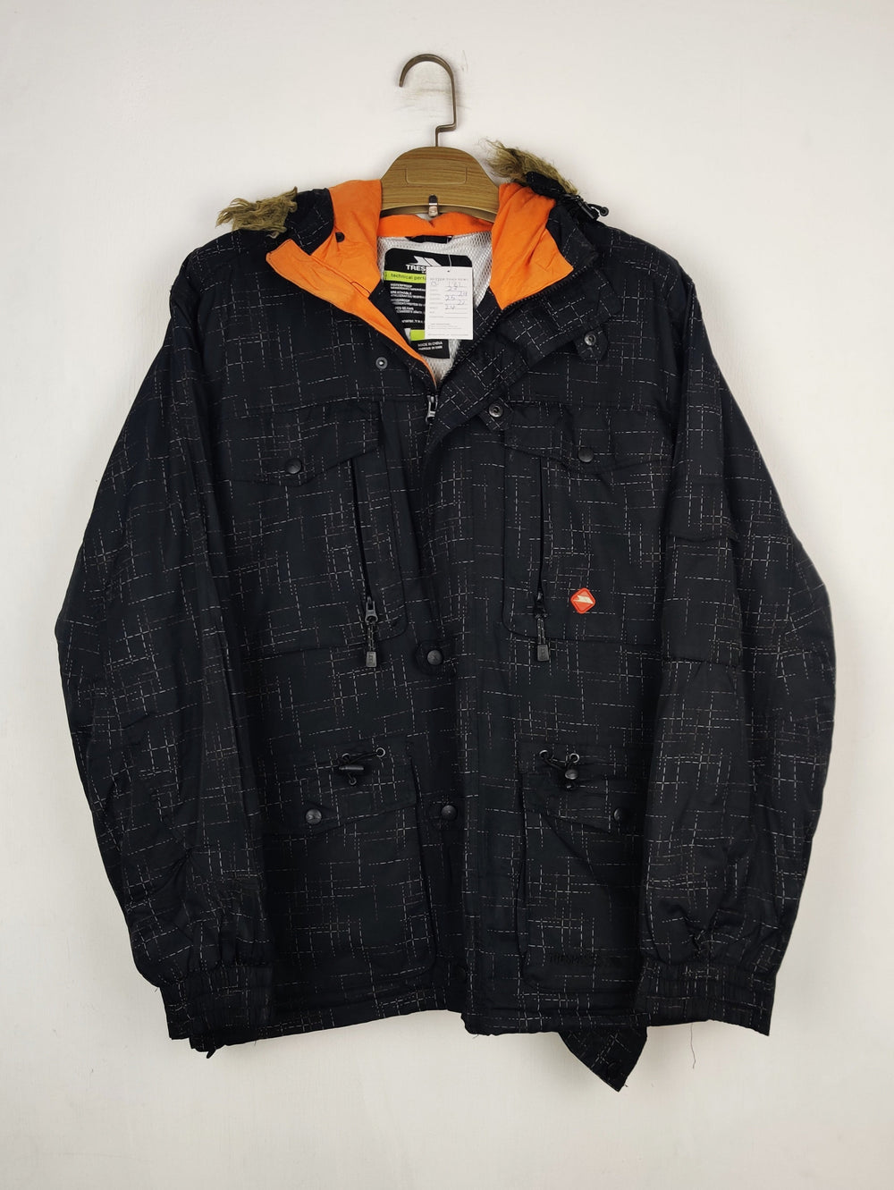Buy online pre-used pre-loved 100% authentic & Original branded Trespass (MJ-182) available in Pakistan. Top international brands avilable.