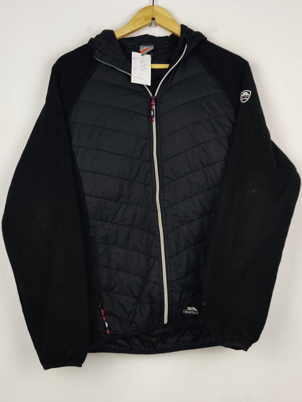 Buy online pre-used pre-loved 100% authentic & Original branded Trespass (MJ-237) available in Pakistan. Top international brands avilable.