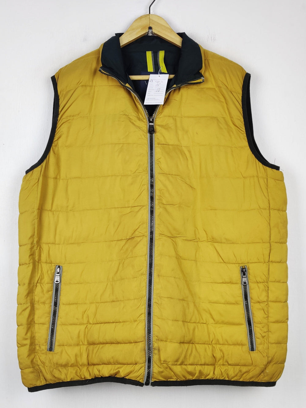Buy online pre-used pre-loved 100% authentic & Original branded Vedoneire (MJ-304) available in Pakistan. Top international brands avilable.
